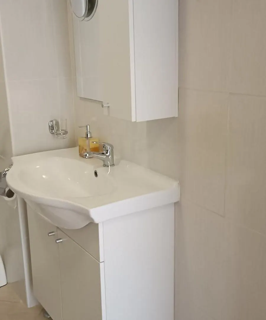 Apartment Radanovic-Beaches 5 Min Walking Cres