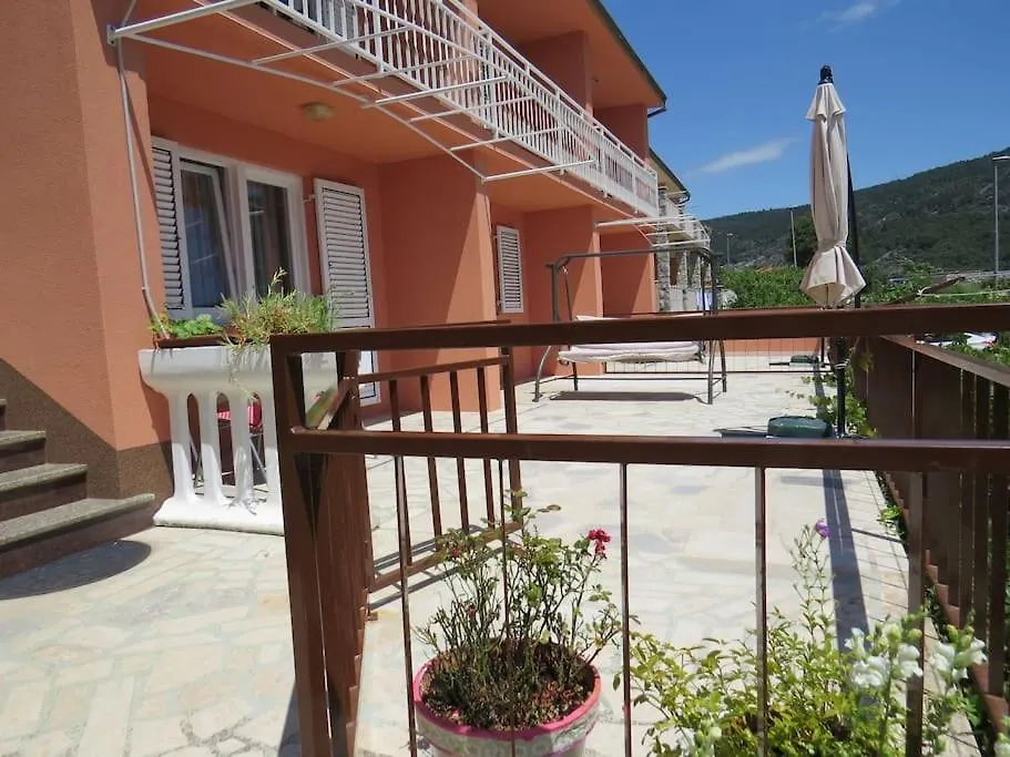 Apartment Radanovic-Beaches 5 Min Walking Cres