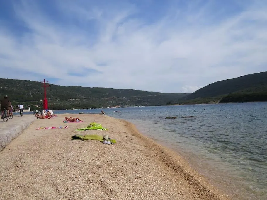 Apartment Radanovic-Beaches 5 Min Walking Cres Croatia