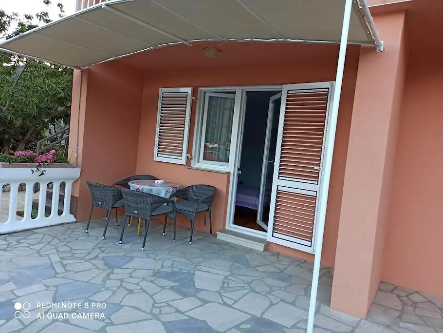 Apartment Radanovic-Beaches 5 Min Walking Cres Croatia