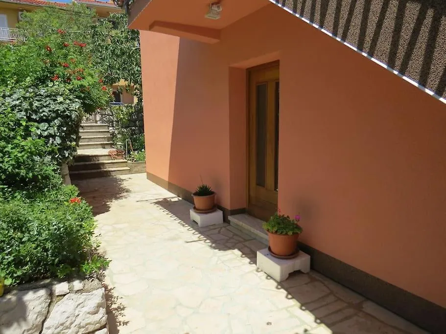 Apartment Radanovic-Beaches 5 Min Walking Cres Croatia
