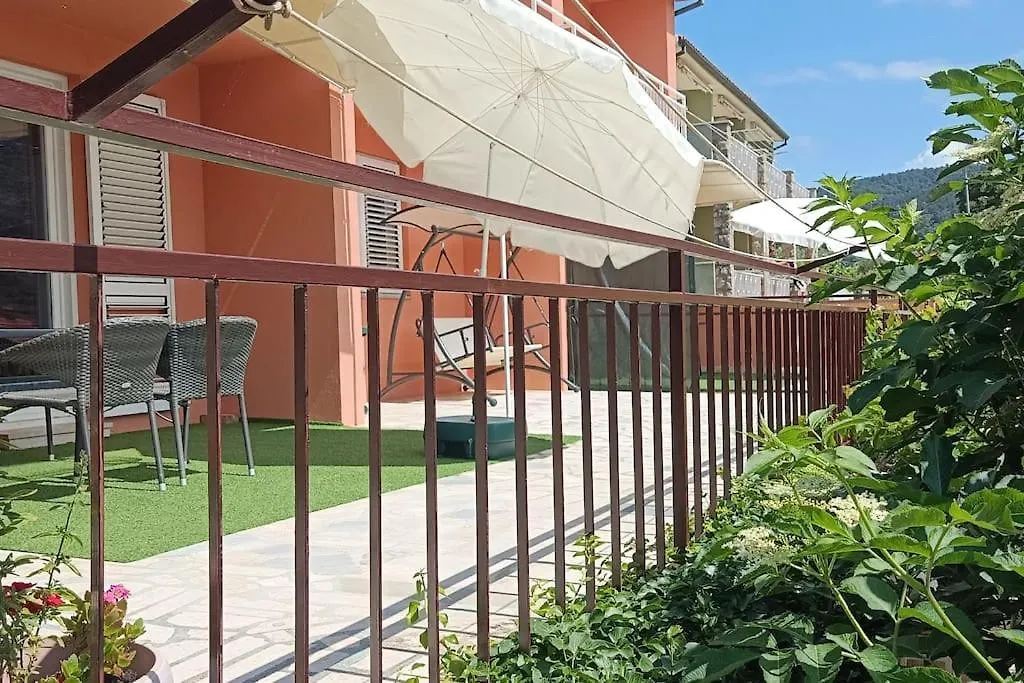 Apartment Radanovic-Beaches 5 Min Walking Cres Croatia