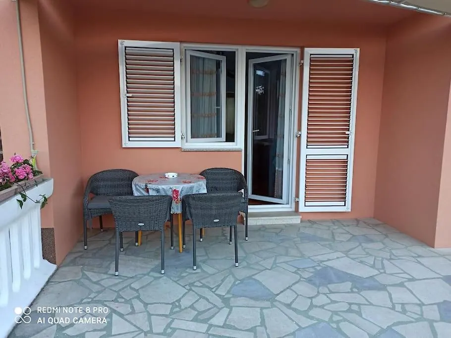 Apartment Radanovic-Beaches 5 Min Walking Cres Croatia