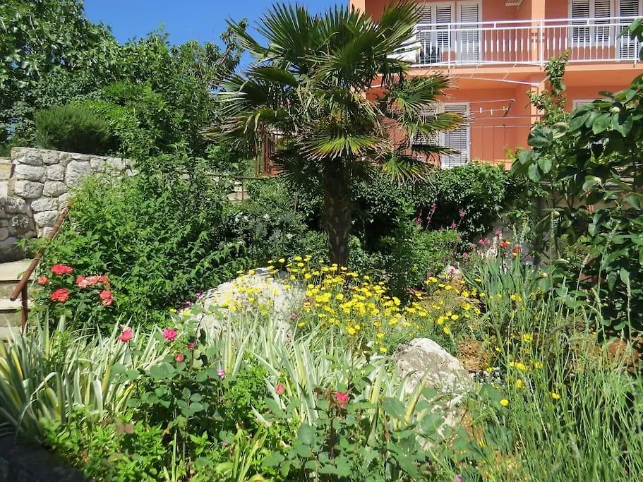Apartment Radanovic-Beaches 5 Min Walking Cres